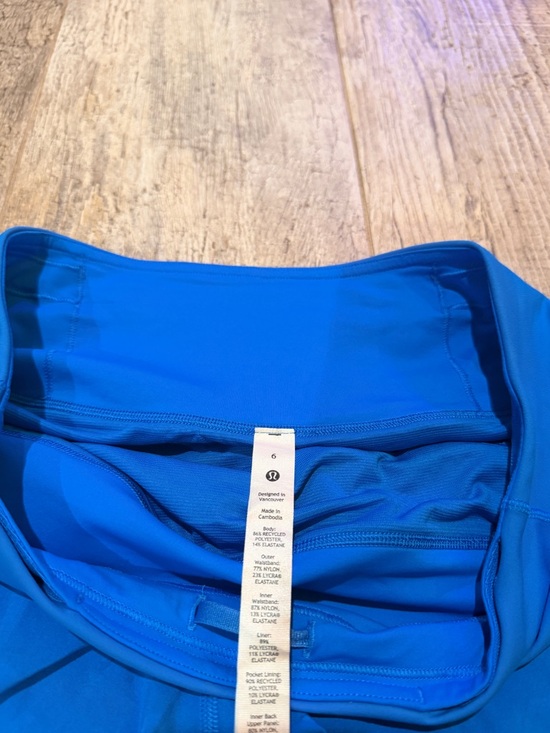 Lululemon Speed Up Poolside 4” - Picture 3 of 4